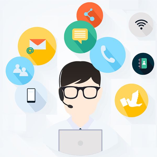 Persona respondiendo el tel&eacute;fono y multitasking